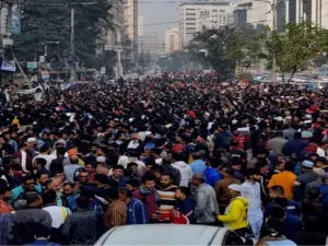 बांग्‍लादेश में ढाका से त्रिपुरा बॉर्डर तक लॉन्ग मार्च:भारत अलर्ट, सीमा पर सुरक्षा बढ़ाई; US बोला- दोनों देश बातचीत से विवाद सुलझाएं